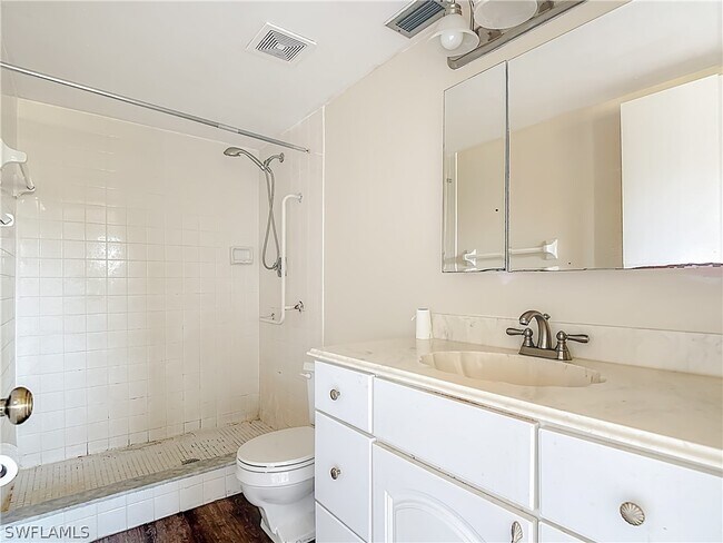 Building Photo - 5635 Rattlesnake Hammock Rd