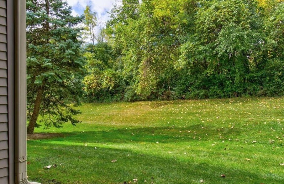 Building Photo - 42787 Lilley Pointe Dr