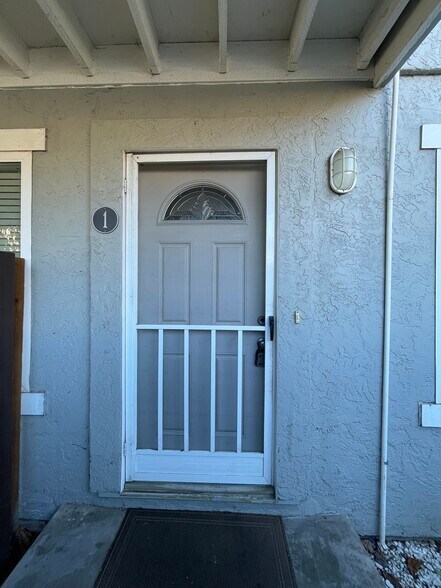 Entrance - 1705 Monroe St