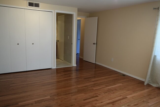 Building Photo - Updated 2-Bedroom Condo with Finished Basement, Garage, Pool, Tennis, Clubhouse