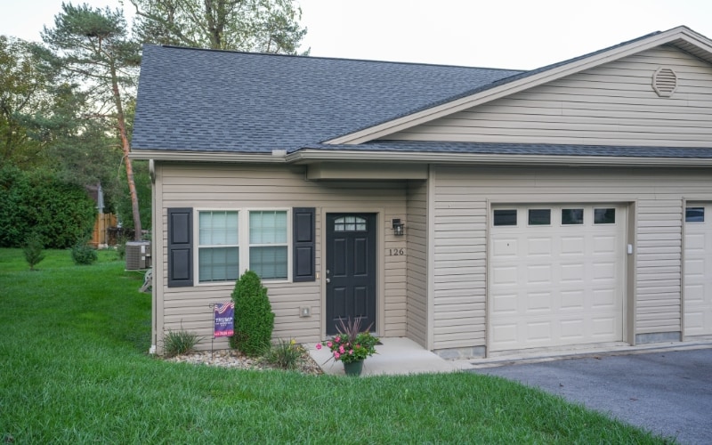 Primary Photo - 126 S Beckman Dr