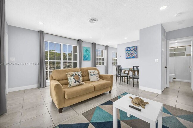 Building Photo - 2160 NE 56th St