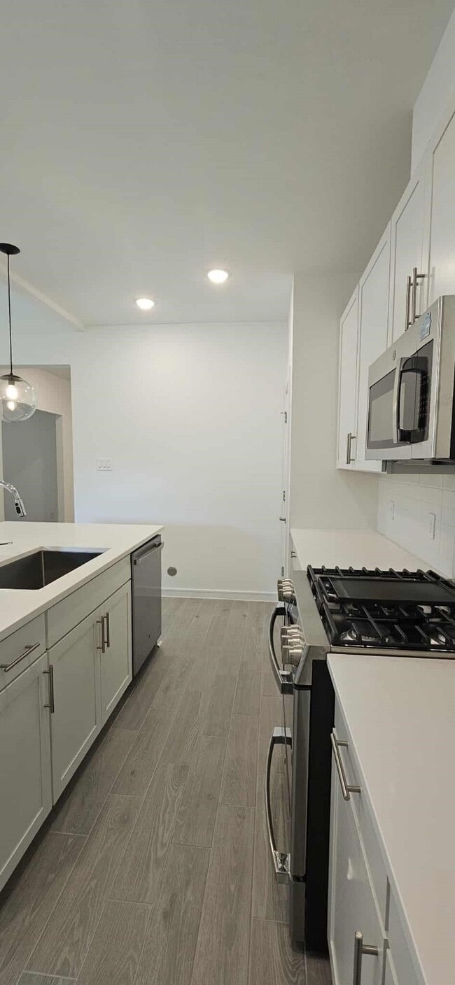 Building Photo - 8422 Bay Oaks Dr