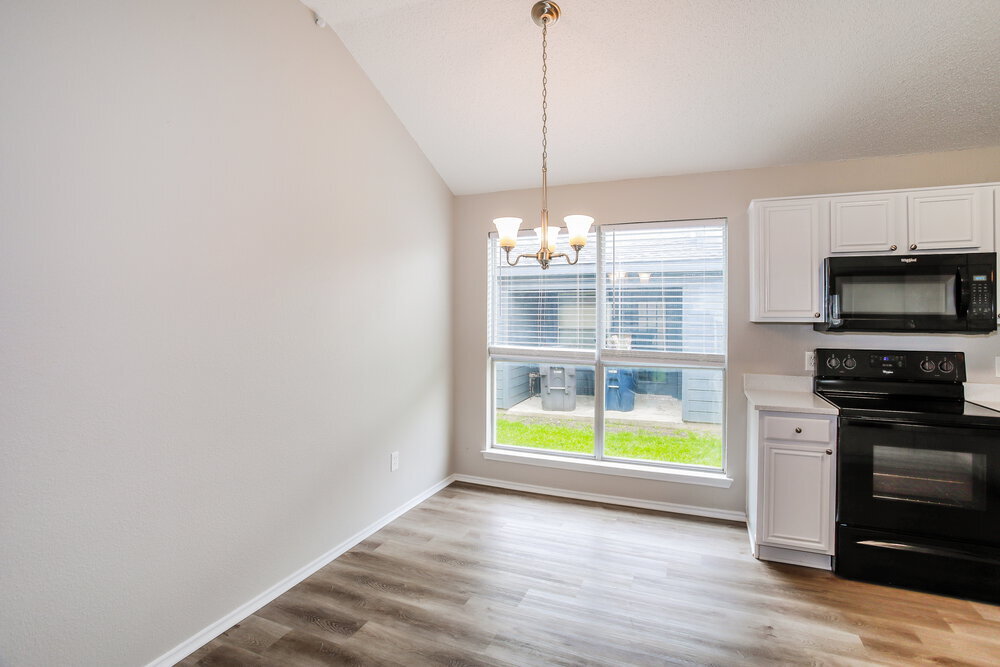 Building Photo - 10529 Flamewood Dr