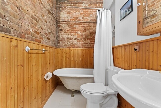 Building Photo - 84 W Concord St