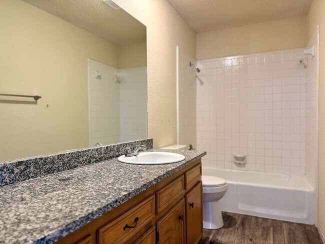 Building Photo - Home For Rent