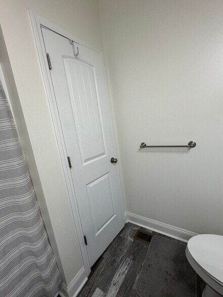 Building Photo - 402 Coahulla Creek Dr