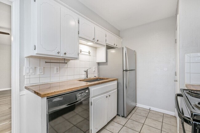 Building Photo - 4200 S Austin St