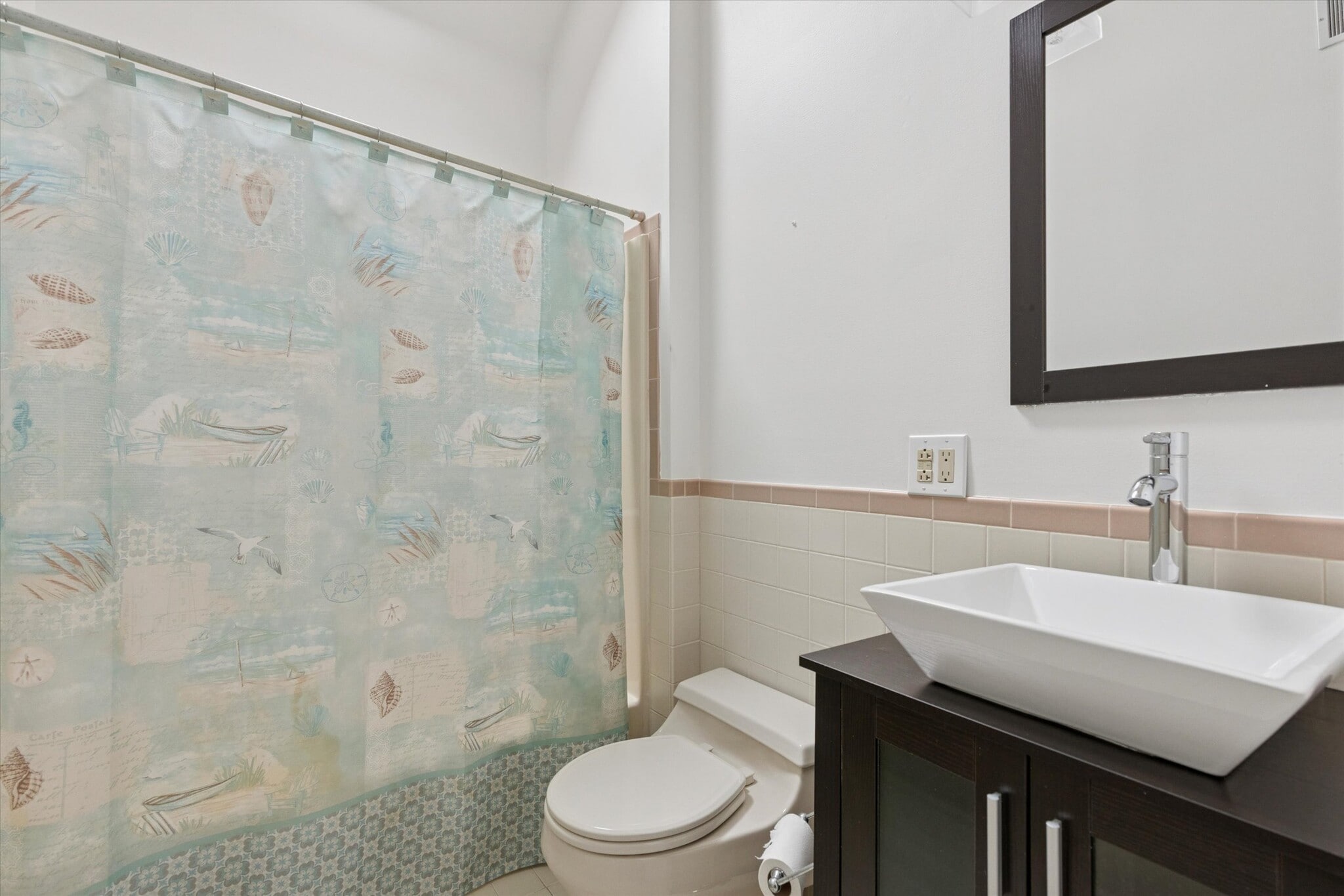 Building Photo - 134 Yew Rd