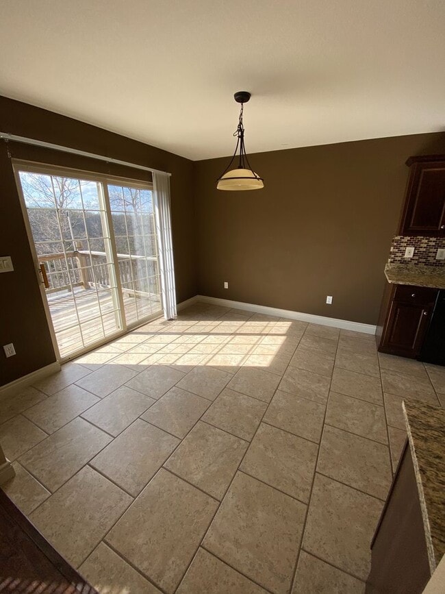 Building Photo - Mountain Views, Modern Touches – 5 Bed Bea...