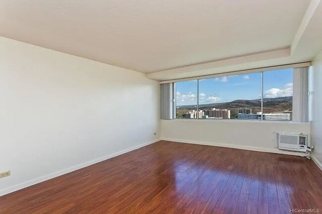 Building Photo - High-Floor Studio Featuring Full Kitchen, Parking & Brilliant Views at The Five Regents