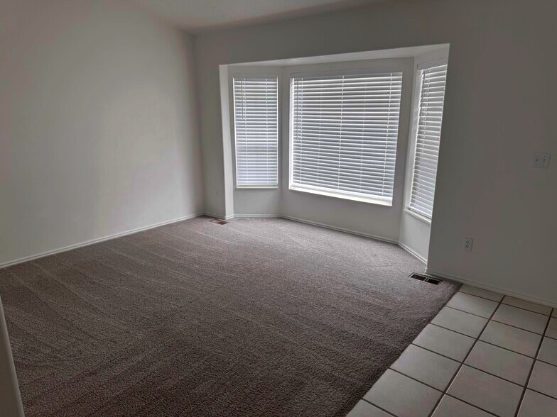 Building Photo - 8004 S Old Barn Dr