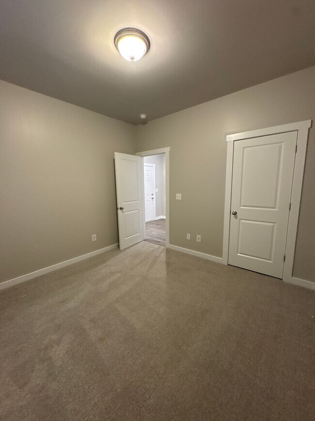 Building Photo - Beautiful 3 Bed 2 Bath Home in Shelbyville