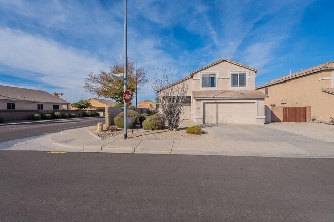 Building Photo - Great 4 Bedroom Dove Valley Home - Play Pool/All Appliances