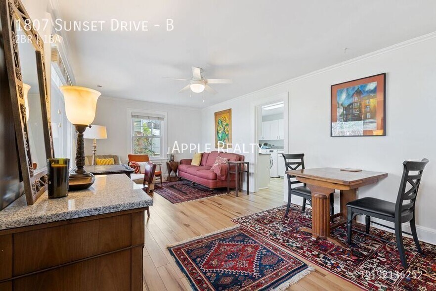 Building Photo - 1807 Sunset Dr