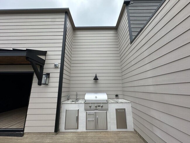 Building Photo - 4802 Moonview Ln