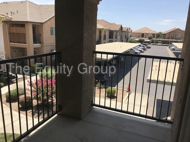 Building Photo - Upstairs unit located in Ashley Square!