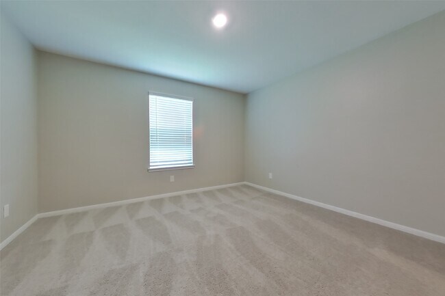 Building Photo - 301 Summer Horse Dr