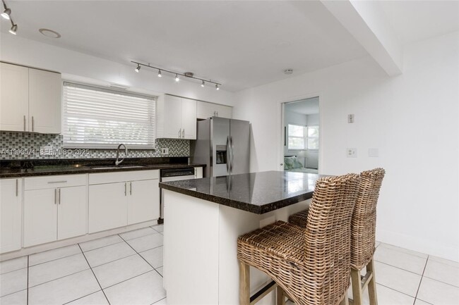 Building Photo - 906 N 13th Ave