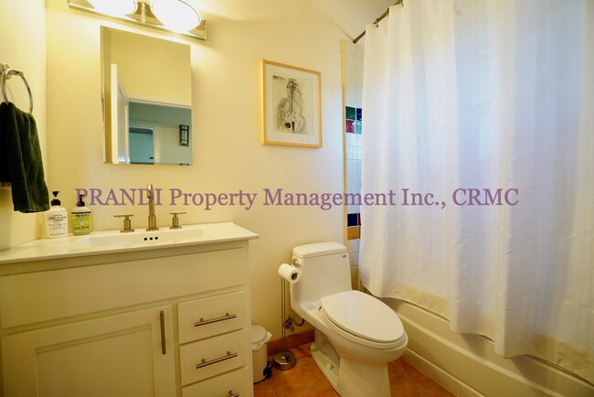 Building Photo - Quality San Anselmo Home Near Parks and Sc...