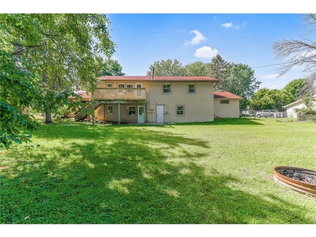 Building Photo - 6040 Hemlock Ln N