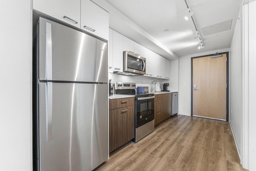 Building Photo - 284 Western Ave