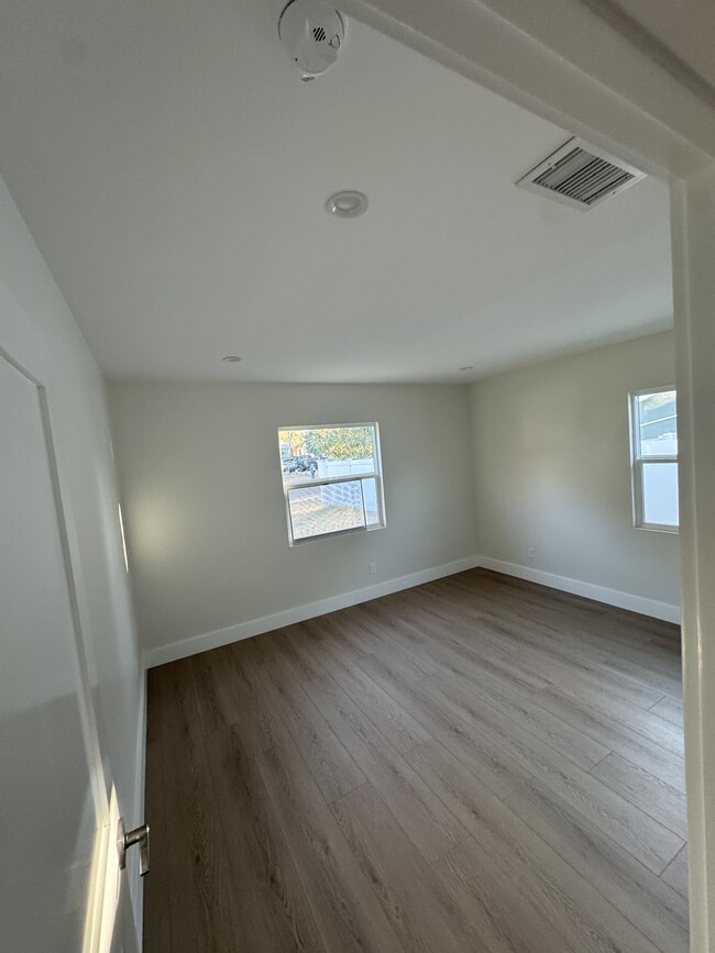 second bedroom - 22919 Leonora Dr