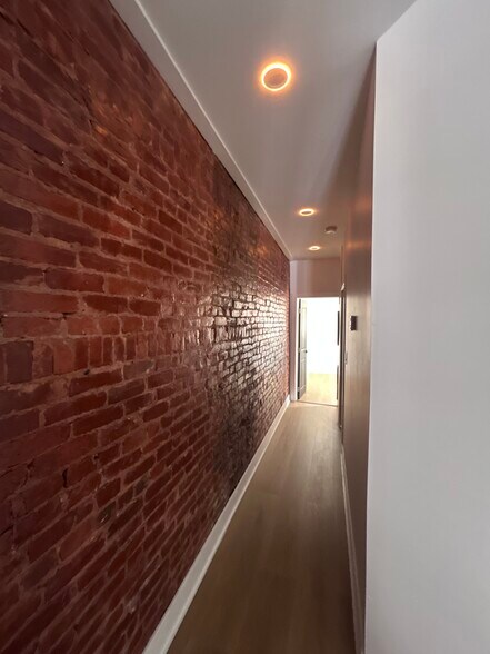 Building Photo - 2209 N 10th St