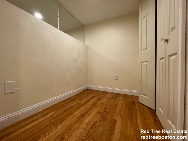 Building Photo - 1801 Beacon St