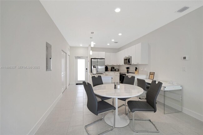 Building Photo - 8167 NW 41st St