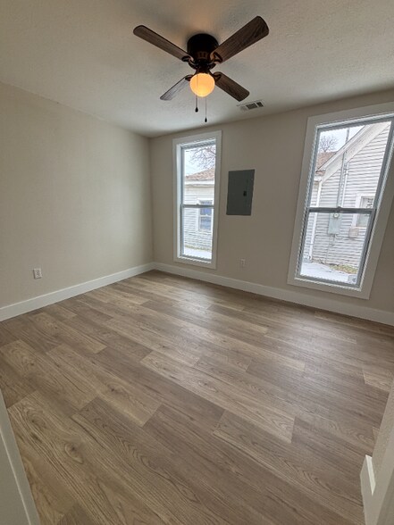 Building Photo - 613 N 2nd St