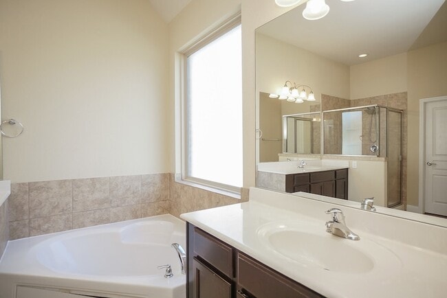 Building Photo - 28515 Pleasant Forest Dr