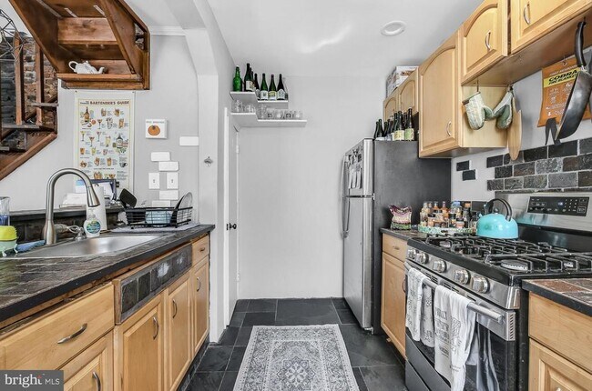 Building Photo - 2567 Kern St