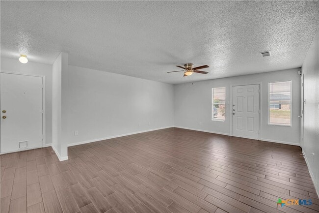 Building Photo - 4300 Beach Ball Dr