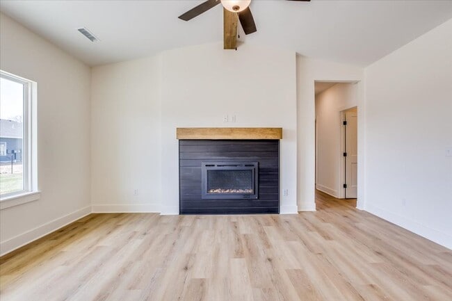 Building Photo - Beautiful Single Family Home!