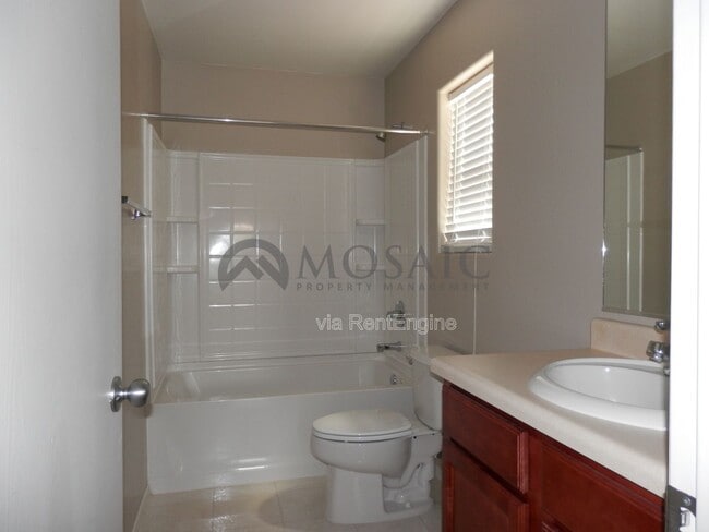 Building Photo - 1139 E Vermont Dr