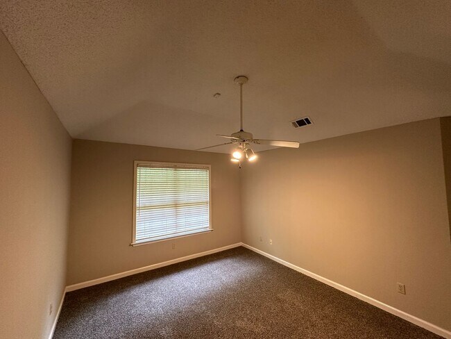 Building Photo - Newly Painted Cordova Home Off Autumn Cree...