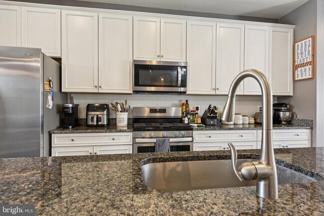 Building Photo - 1306 Hawk Hollow Dr