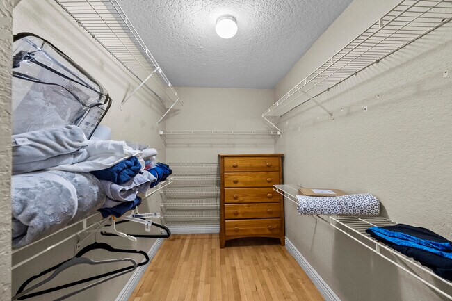 Building Photo - 1622 S Club Dr