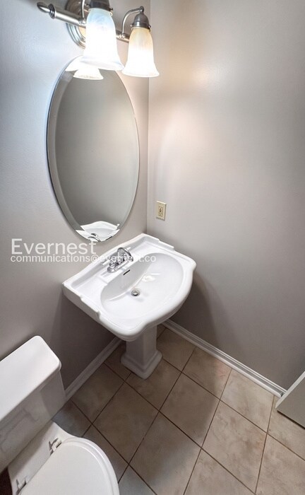 Building Photo - 3 Bed/3.5 Bath Townhome with Fenced Yard / Available Now!