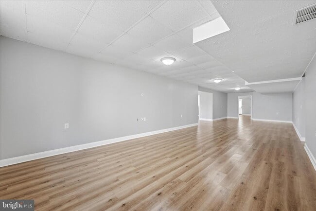 Building Photo - 102 Bramble Ct