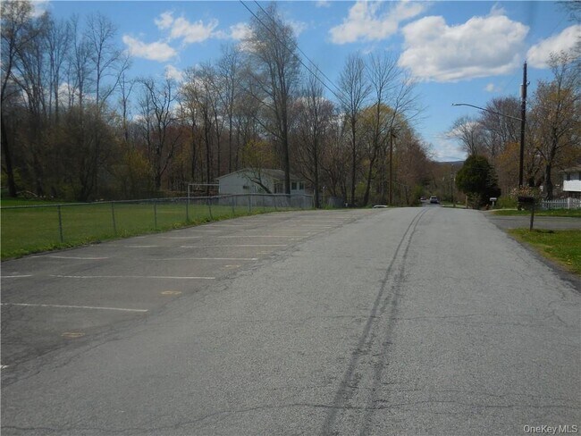 Building Photo - 10 Edmunds Ln