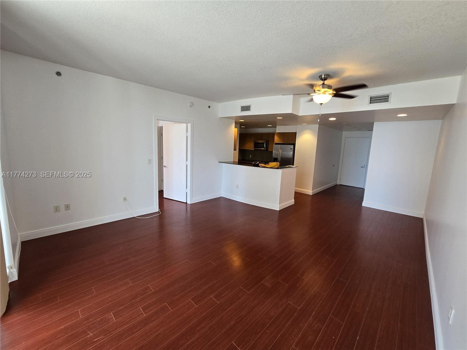 Building Photo - 1050 Brickell Ave