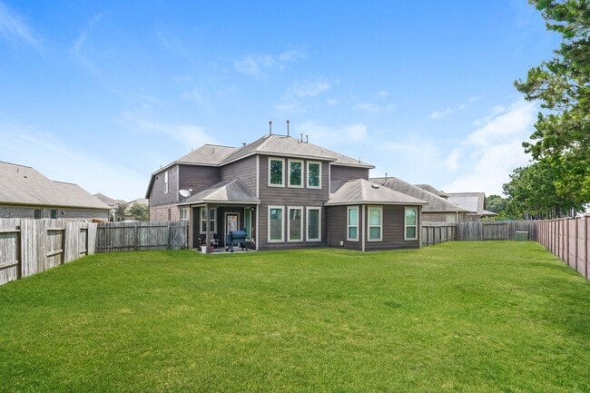 Building Photo - 4 BR/3.5BA | Newly Renovated Single Family Home | Fenced backyard | Study & Game Room | In Grand ...