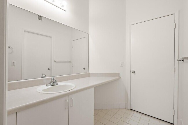 Building Photo - 6960 SW 39th St