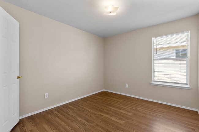 Building Photo - Charming 3-Bedroom Home in Villages of Woo...