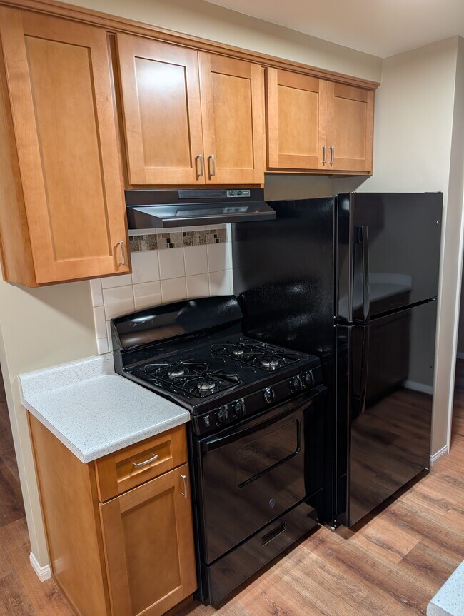 Building Photo - 4075 Oakwood Ave