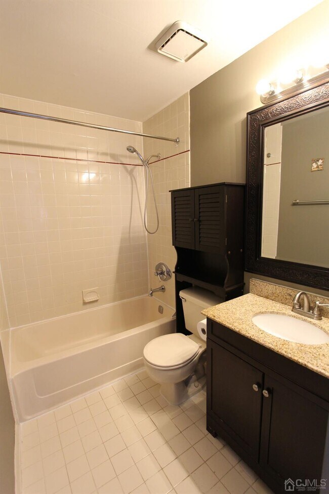 Building Photo - 5015 Ravens Crest Dr