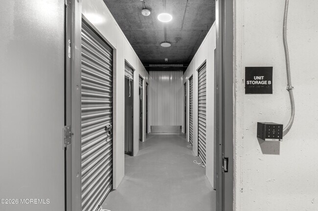 Building Photo - 180 Morris Ave