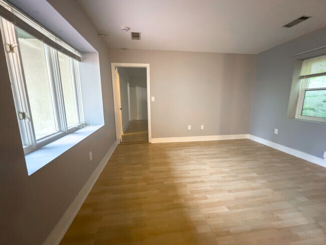 Building Photo - 27 Judd Square